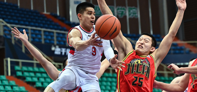 陈盈骏大爆发(非本场比赛/新华社资料照)