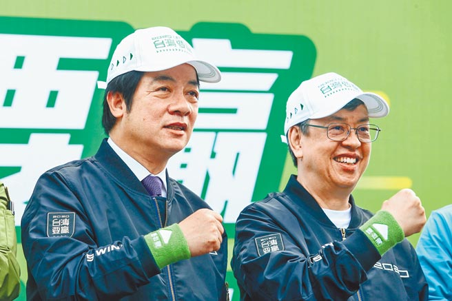 民進黨2024總統人選，可能演變為前後任副總統陳建仁與賴清德「大仁、大德」之爭，兩人黨內勢均力敵。圖為2019年陳建仁（右）與賴清德（左）合體在新北掃街拜票。（本報資料照片）