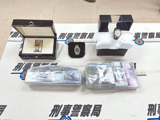 刑事局上月破获替博弈网站洗钱水房，查扣到百达翡丽、爱彼、江诗丹顿、劳力士等5只名表等赃证物。(翻摄照片／林郁平台北传真）