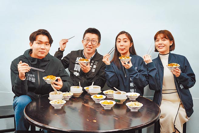 被视为「侯家军」的戴湘仪、吕家恺、蔡畹蓥、吴训孝时常合体，并提出鲁肉饭节的政策构想，希望採团体战，扭转选情颓势。（吴训孝提供／蔡雯如新北传真）