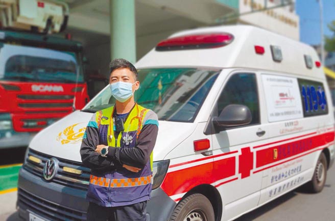 彰化縣消防救護員楊志源8天救了3位急性心肌梗塞病患。（彰化縣消防局提供／吳敏菁彰化傳真）