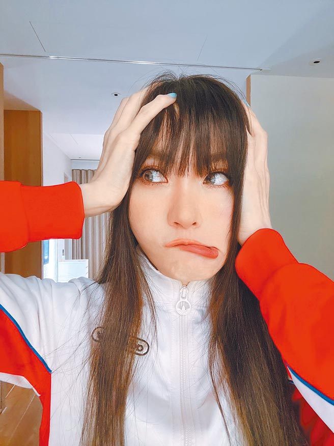 谢金燕在社群分享被骗过程。（开丽娱乐提供）