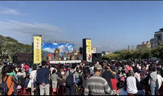嘉市邀紙風車表演「雞城故事」慶兒童節 近3千人同樂