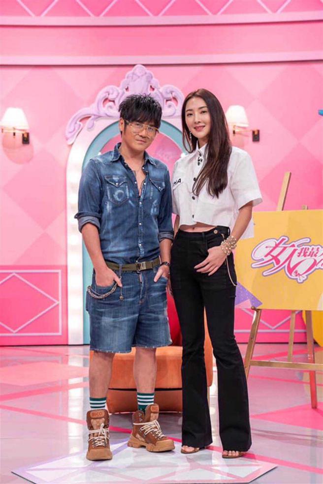 曹格与吴速玲曾是一对令人称羡的恩爱夫妻，但如今因曹格酒醉失态也影响到两人关系。（图／截自吴速玲脸书）