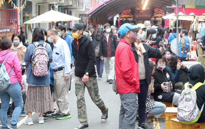 清明连假最后两天都好天气，不少民眾外出游玩。(资料照 郑任南摄)