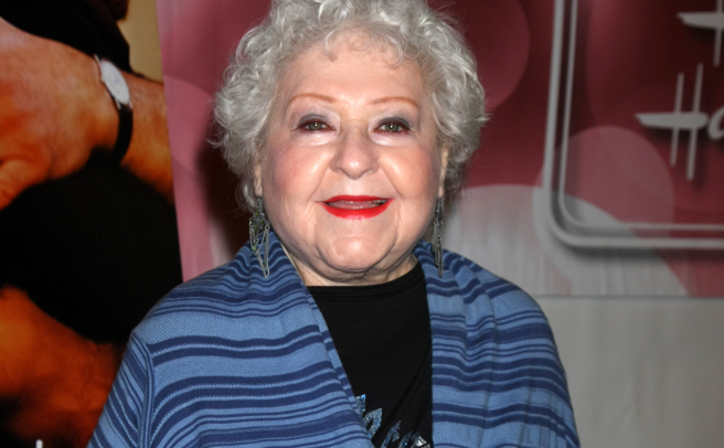 爱丝黛儿哈里斯（Estelle Harris）今传出离世，享耆寿93岁。（图/shutterstock）