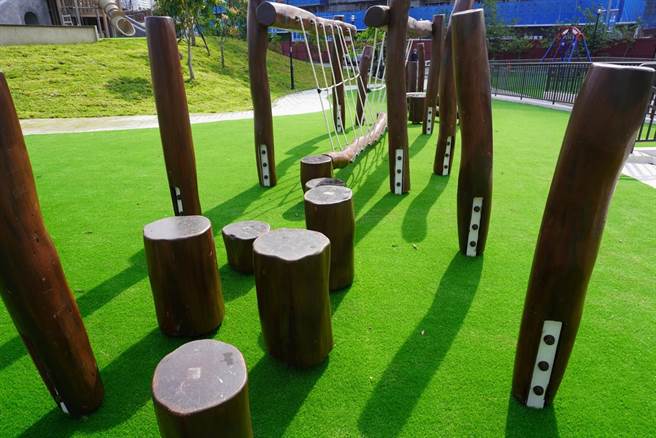 新北市新店区公所在十四张歷史公园打造区内最大的游戏场，今（4日）适逢儿童节开放试玩。（新店区公所提供）