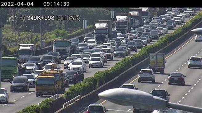 上午9点14分国1北向350.4公里处2小客车追撞(高公局提供)