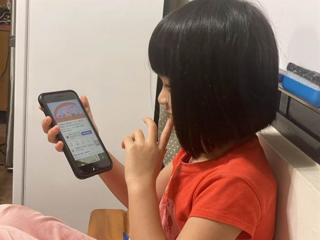 基督教救助协会近日针对2422位「1919陪读计画」受助儿少「休閒生活调查」，调查发现，孩子课外活动以看电视、网路游戏占大宗，皆占6成之多。（救助协会提供／林良齐台北传真）