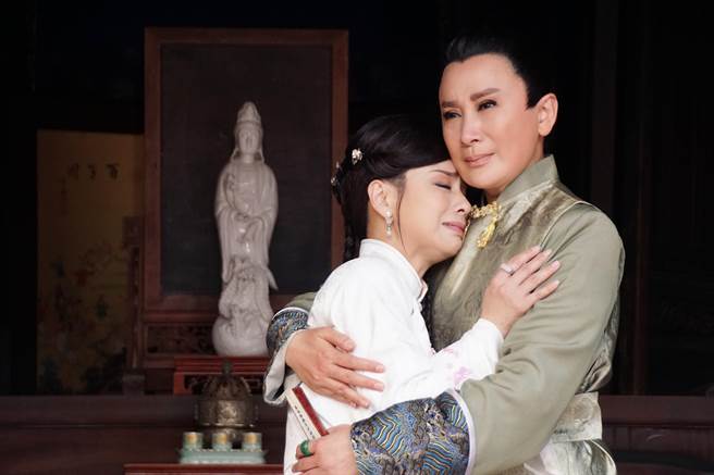 网友敲碗希望陈亚兰（右）与陈怡真在《嘉庆君游臺湾》有好的结局。（欣湉国际提供）