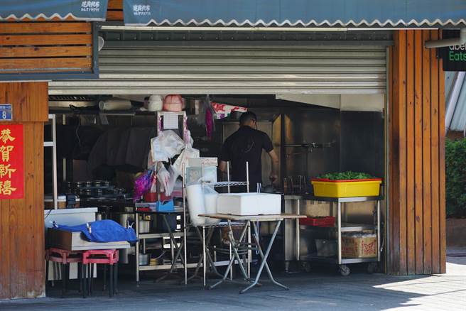 而縣府今天公布足跡以後，阿章控肉飯還是有開門的動作，對此衛生局長表示，確診者為北部民眾到彰化玩，因為CT值30以上所以傳染風險相對低，因此清消後就沒有要求業者進行停業的動作。(吳建輝攝)