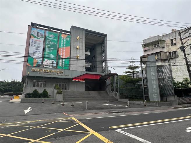 基隆经国管理暨健康学院有3名学生确诊，目前匡列175名师生。（陈彩玲摄）