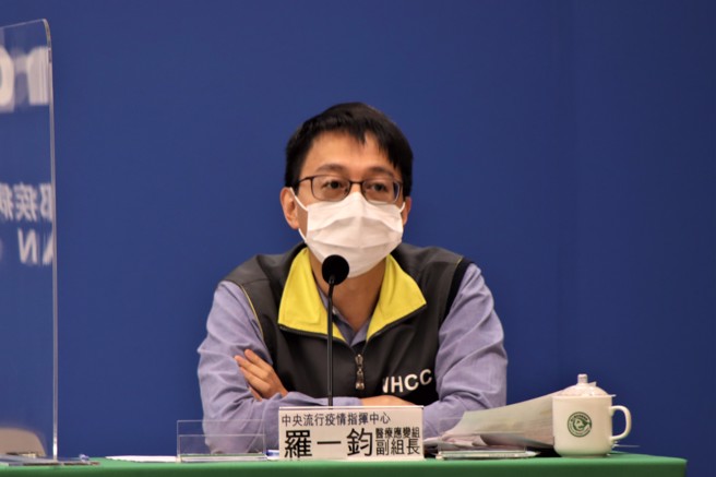 指揮中心開放兩人一室收治新冠病患，外界擔憂恐出現交叉感染風險，指揮中心醫療應變組副組長羅一鈞表示，兩人一室交叉感染風險低，即便發生也不會加重病況。(圖/指揮中心提供)

