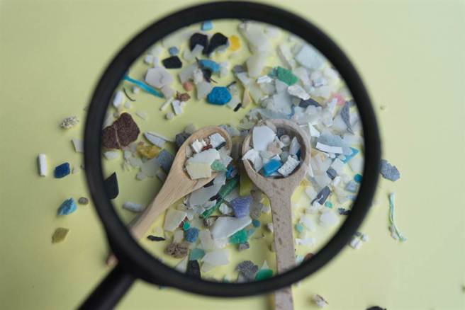 研究首次正式发现：微塑胶真在人类血液循环着。(示意图/Shutterstock)