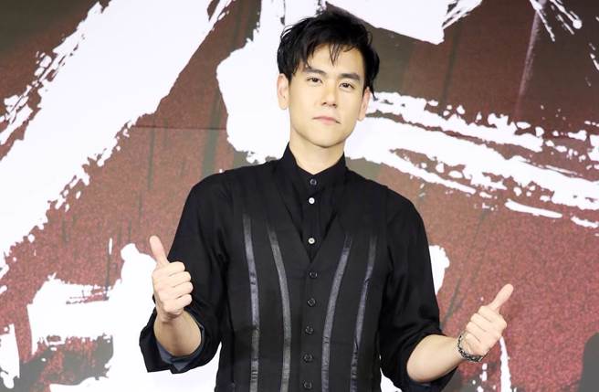 彭于晏现身上海某小区做核酸检测，陪同的女子身份备受关注。（图／中时资料照）