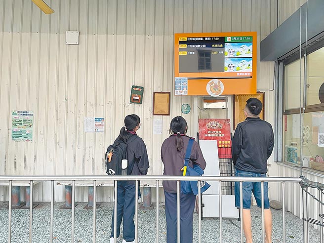 苗栗县政府争取中央补助200万元，设置6座智慧公车站牌，4月起正式启用，未来民眾可以即时掌握公车资讯。（苗栗县政府提供／李京升苗栗传真）