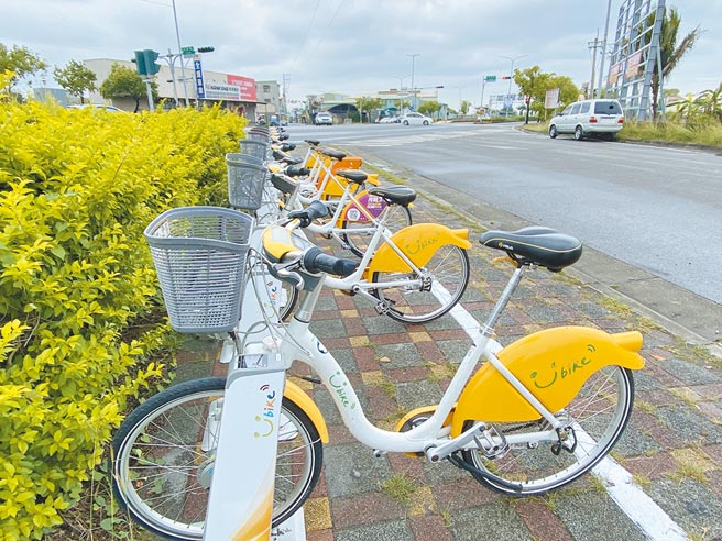 嘉义市大溪路及高铁大道路口建置YouBike2.0站点，助攻市府推动田园观光。（廖素慧摄）
