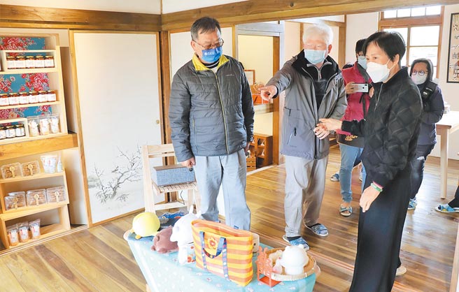 沿菊书店结合在地与旅外设计师、艺术家、社区工作者，携手打造海洋住民独特的文化力。（张茂雄摄）