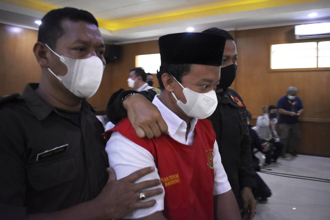 印尼狼師性侵13名未成年少女 下場慘了