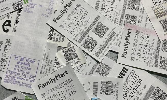 高雄市美浓区一名男子在网路搜集他人中奖的统一发票图檔，钻漏洞诈领他人奖金，遭到检方起诉。图为统一发票示意图。（中时资料照）