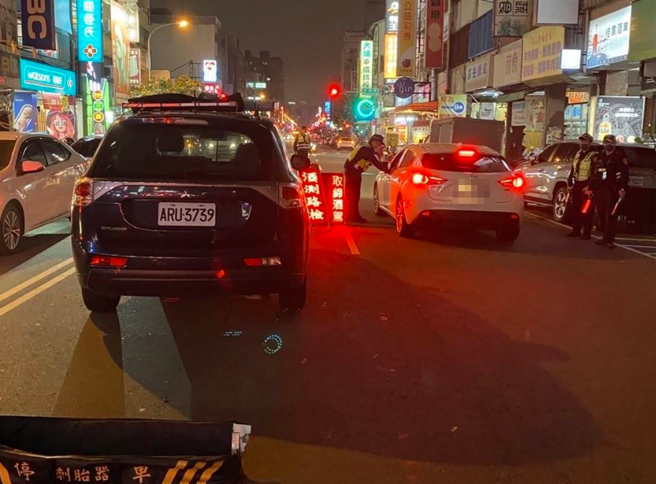 台中市第二分局持續針對轄內易酒駕熱區，規劃勤務加強取締，透過「執法」及「宣導」手段打擊「醉」犯。（台中市第二分局提供／馮惠宜台中傳真）
