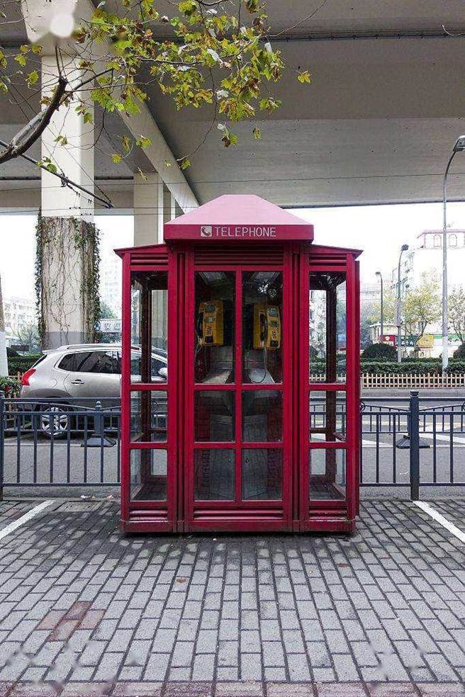 北京部分街頭公用電話亭將改造成充電站、Wi-Fi站。(摘自搜狐網)