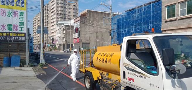 人員進行清消中。（苗栗縣府提供／李京昇苗栗傳真）