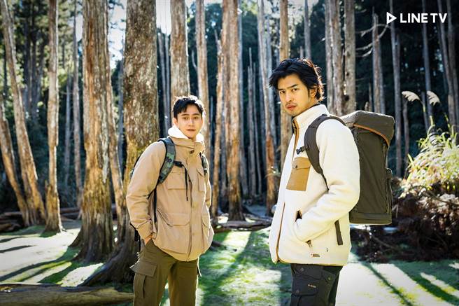 劉冠廷（左）、陳柏霖對於山林生態有所體悟。（LINE TV提供）