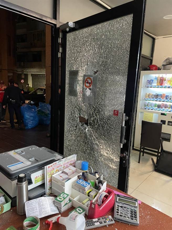 北市一處麻將館遭人砸店粗估損失約20萬。（翻攝畫面）