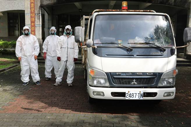 宜蘭市內16所國中小高中，不論有無確診案例，都會全部進行消毒作業，讓學子有安全的校園學習環境。（宜蘭市公所提供／吳佩蓉宜蘭傳真）