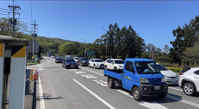 苗栗地区天气晴朗，观光人车潮涌现。（苗栗警察局提供／李京升苗栗传真）