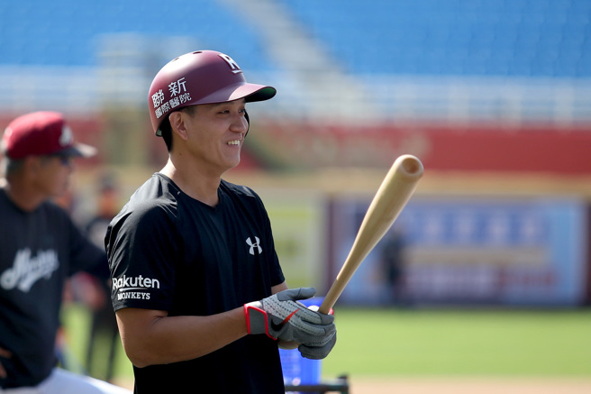 乐天桃猿捕手张闵勛进入中职第7年，终于首度跻身一军开季名单。（李弘斌摄）