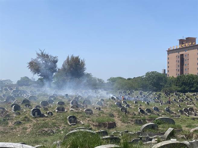 台南市今年清明连假的墓区火警案件数锐减。（读者提供／程炳璋台南传真）