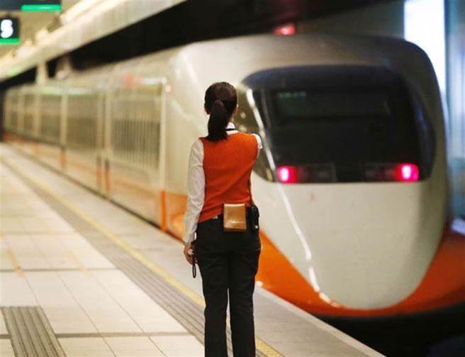 晚间一辆高铁列车自南港站发车发生故障，被迫更换备用车。（示意图／本报系资料照）