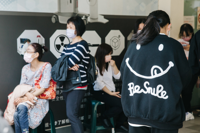 三峡恩主公筛检站在清明连假最后一天也提供民眾前往筛检，杜绝疫情蔓延。(郭吉铨摄)