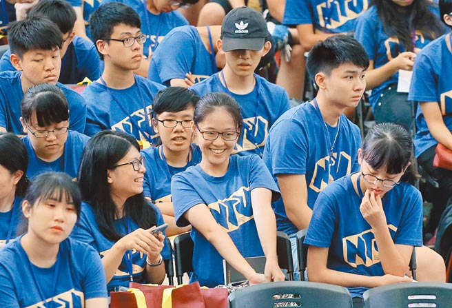 111学年度考招新制上路，大学申请入学一阶筛选结果日前公告，台大有学系只要38级分就能过关，跌破眾人眼镜。此为2018年台湾大学开学典礼。（本报资料照片）