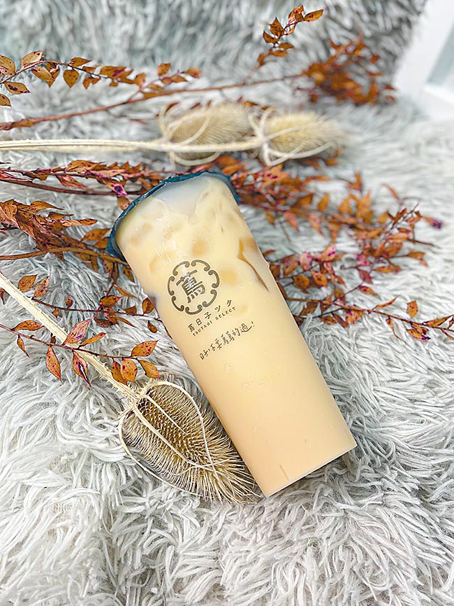 手搖飲蔦日子的「舊愛緋紅北島奶茶」。（蔦日子提供）