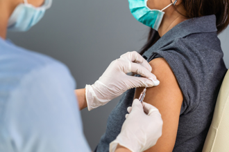 防堵第6波疫情 加拿大開打第4劑新冠疫苗