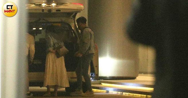 任家的車先送兩人前往位於台北市信義區的張清芳豪宅住處。（圖／本刊攝影組）