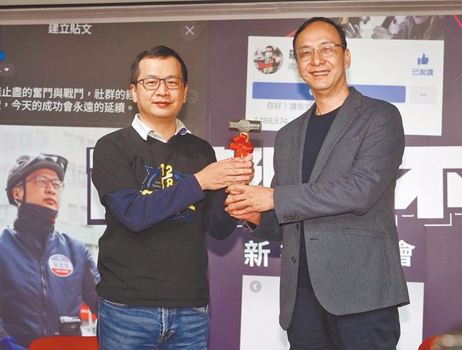 国民党党主席朱立伦（右）、台北市议员罗智强（左）。（本报资料照片）