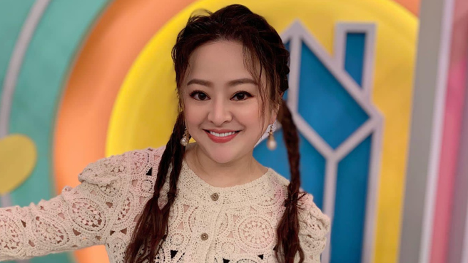 艺人何嘉文去年砸500万开设髮廊没想到碰到疫情使她业绩挂0。（图／FB@何嘉文）