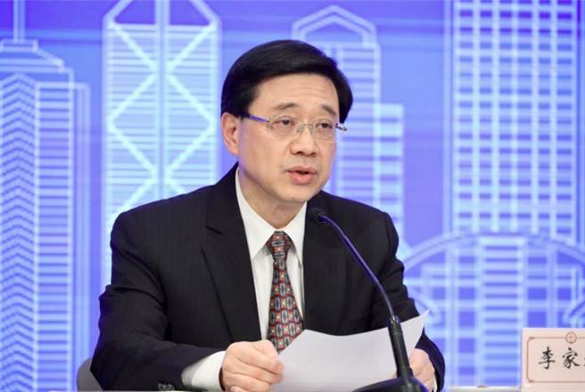 港媒报导，中联办今天会晤选委，传达大陆中央支持李家超竞选下届特首。（香港文匯报）