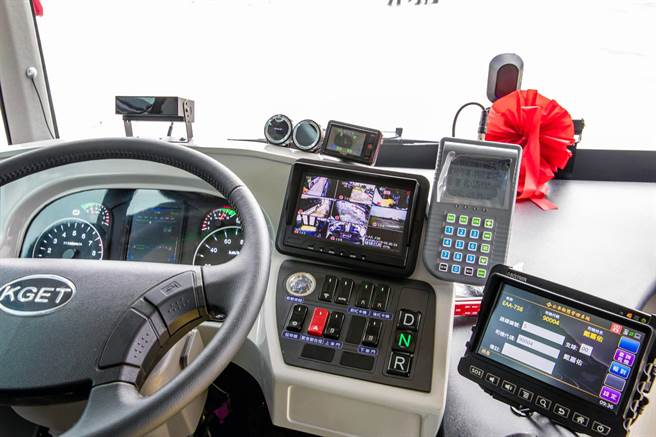 台南市长黄伟哲不舍公车司机被责难，在脸书PO出「司机视角」照片。（摘自黄伟哲脸书／洪荣志台南传真）