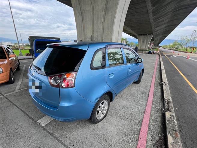 宜兰县延平派出所3月30日接获民眾报案，位于国道5号下的七张共乘停车场，有3辆自小客车疑似遭恶意放风消气。（宜兰警察分局提供／吴佩蓉宜兰传真）