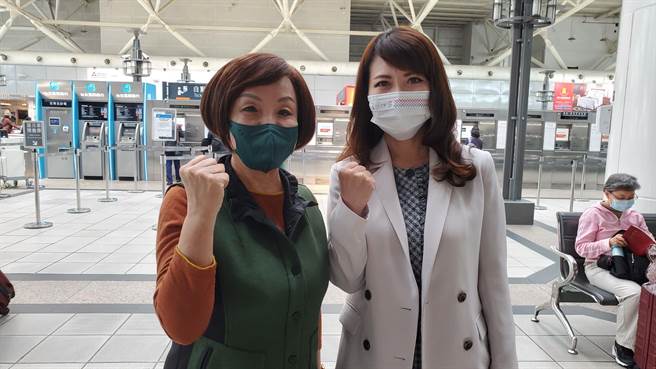 國民黨高市議會黨團總召童燕珍（左）今（6）日與市議員陳美雅（右）等人率團北上，勸進前高市副市長李四川角逐高雄市長。（柯宗緯翻攝）