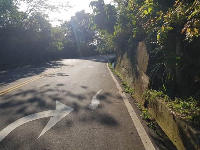 警方提醒，山区路幅蜿蜒，近期天雨路滑，行车应注意限速，勿不当超车或超速，以维护用路人安全。（民眾提供／卢金足台中传真）
