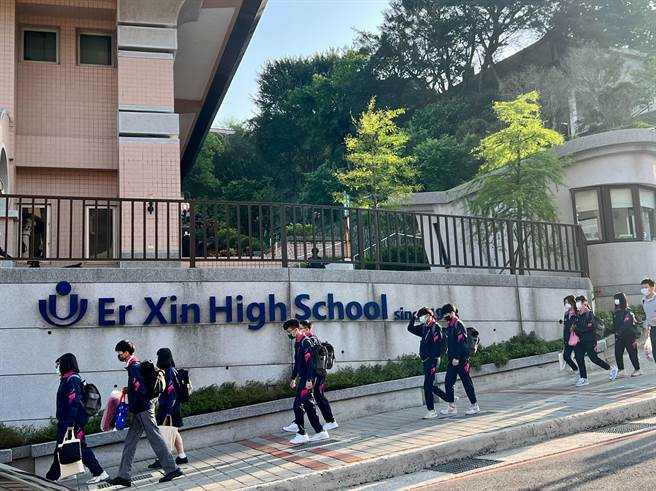 基隆二信高中今天上午首日復課，仍有2班級停課、51人居家隔離。（陳彩玲攝）