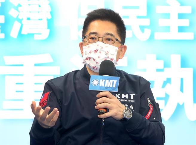 针对国民党台北市议员罗智强宣布参选桃园市长，身兼中央选策会召集人的国民党秘书长黄健庭下午亲上火线说明。（郑任南摄）