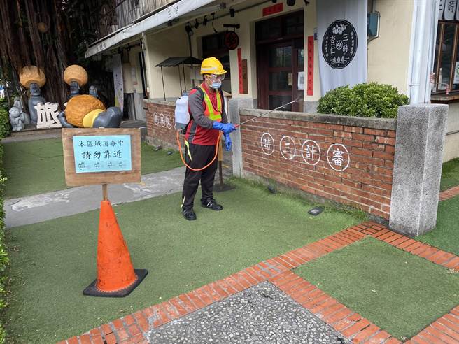 台中市环保局完成公共场域足迹清消。（台中市府提供／卢金足台中传真）