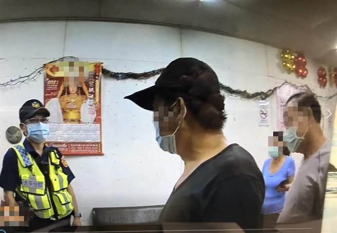 太平警分局辖内虽无酒店、KTV等特种行业场所，全面针对辖内各小吃部、电子游戏场等全面临检稽查。（民眾提供／卢金足台中传真）